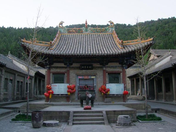 重力鑄造機(jī)澆注時有什么需要注意的？